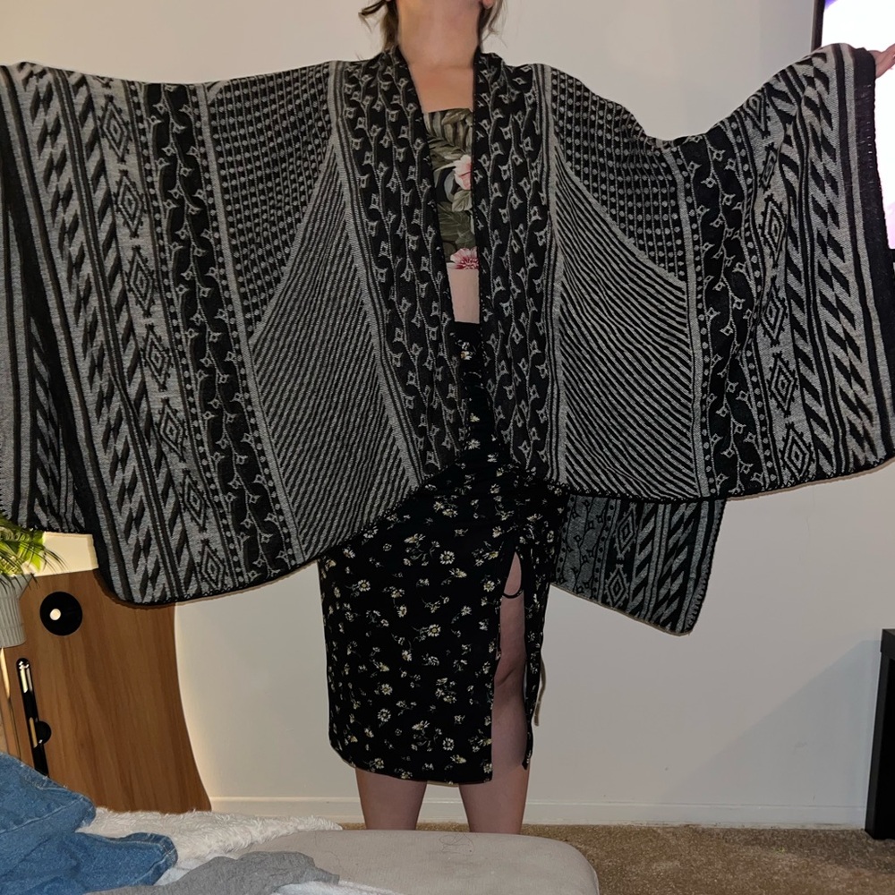 Black and White Patterned Shawl